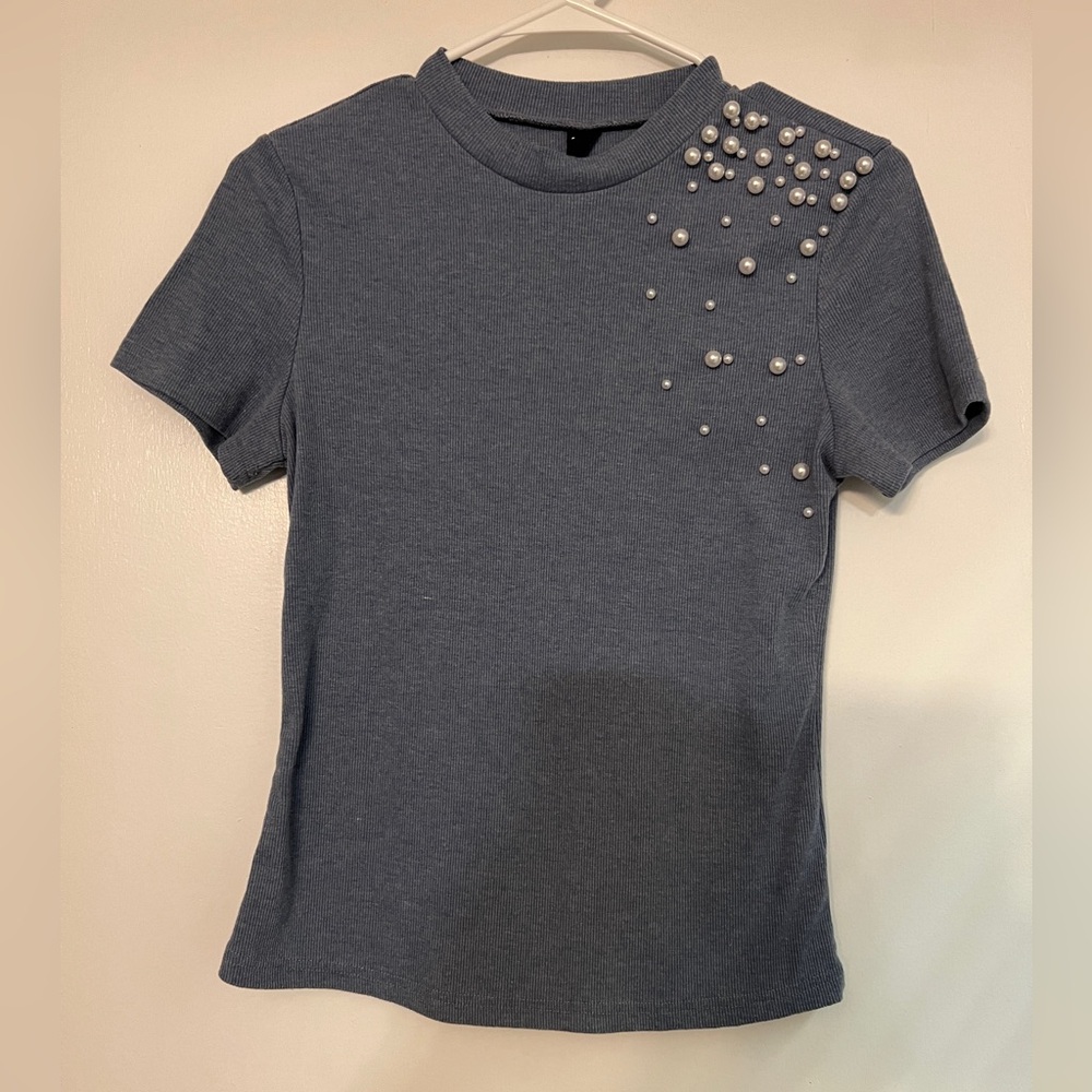 5 items for $20 - SHEIN Tshirt with Pearls. Size L blue